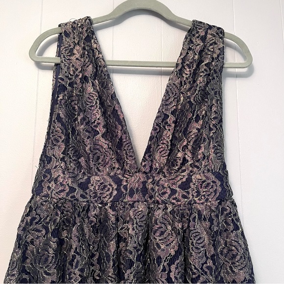Lulu’s Mini Lace party dress size M deep V front and back gold tone lace - Picture 3 of 10